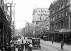 Queen Street, Auckland. Smith, Sydney Charles, 1888-1972 :Photographs of New Zealand. Ref: 1/2-046201-G. Alexander Turnbull Library, Wellington, New Zealand. http://natlib.govt.nz/records/23203589