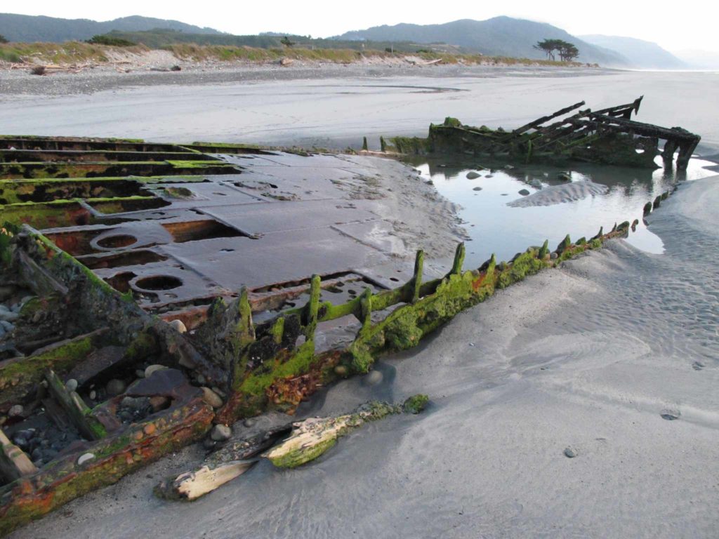 The Lawrence at low tide. Astern of the wreck is a large boiler. Photo: nzfrenzy.com