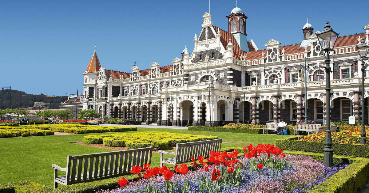 Explore the incredible sites of Dunedin with a budget car rental NZ